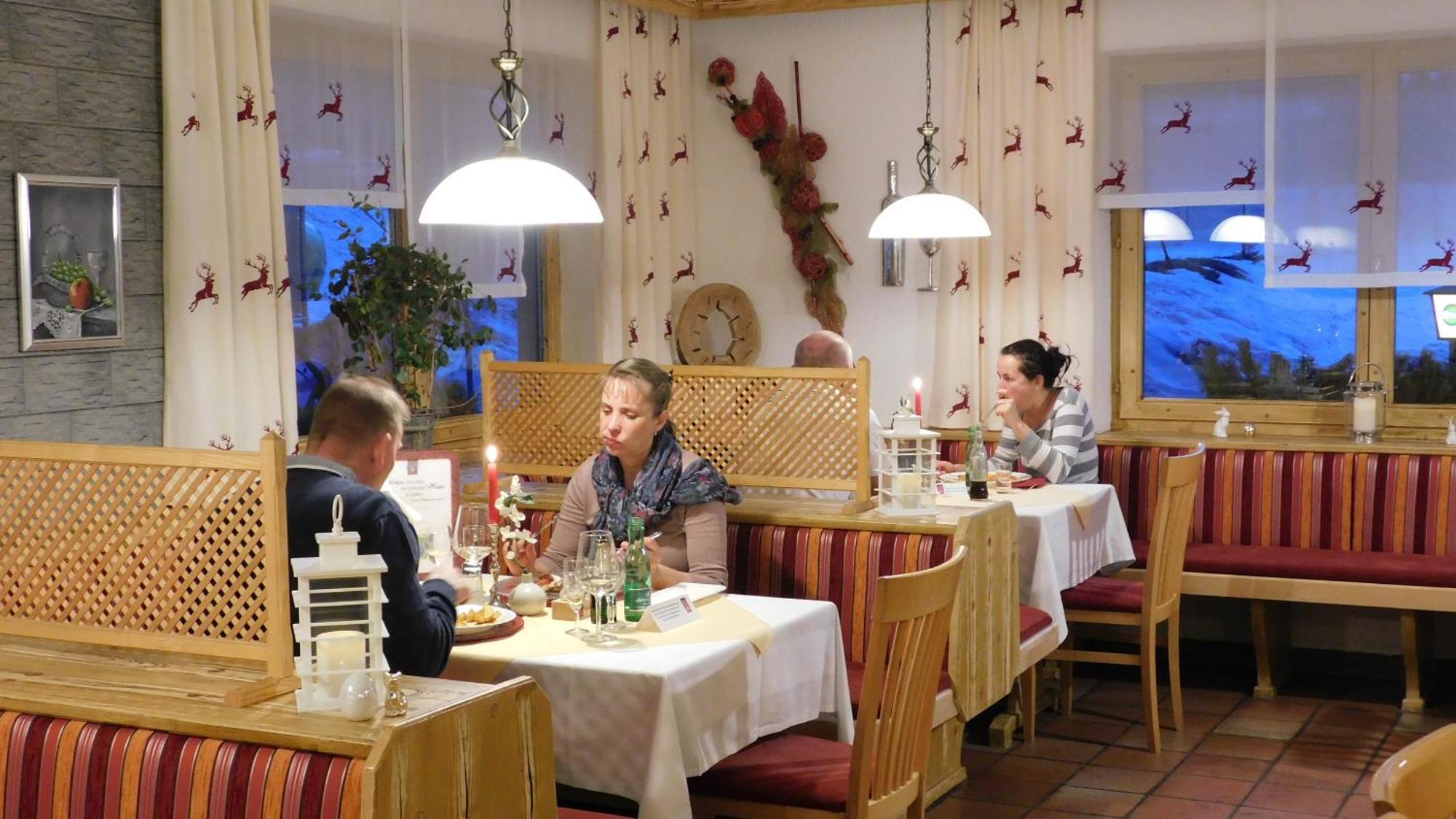Alpenhotel & Aparthotel Lanz โฮเฮนเทาเอิร์น ภายนอก รูปภาพ